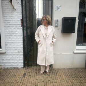 Manteljas Abby Roomwit